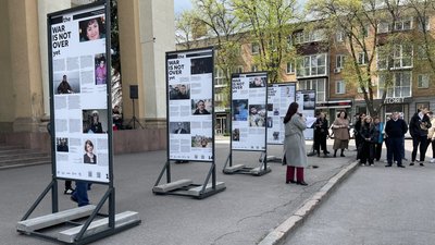 "The war is not over yet": у Полтаві презентували виставку про злочини Росії проти журналістів