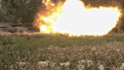 Ілюстративне: танк 128 окремої гірсько-штурмової Закарпатської бригади виконує постріл