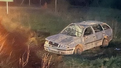 Внаслідок ДТП на Закарпатті загинув водій автомобіля та травмувалась пасажирка