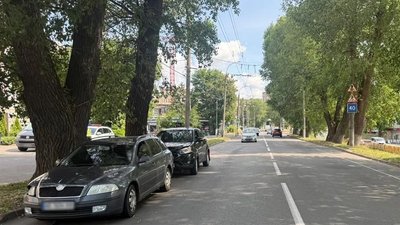 У Хмельницькому сталась ДТП, під час якої зіткнулось три автомобіля