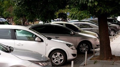 Нові місця для платного паркування в Ужгороді: де облаштують перші