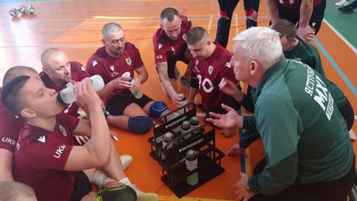 Тернополяни посіли друге місце на відкритому чемпіонаті області з волейболу сидячи Тернополяни посіли друге місце на відкритому чемпіонаті області з волейболу сидячи