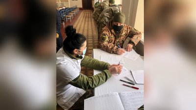 У Новограді-Волинському почали щеплювати військових від COVID-19 У Новограді-Волинському почали щеплювати військових від COVID-19