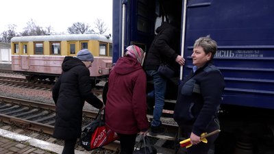 Невигідний фінансово, але потрібний людям: почав курсувати потяг до Семенівки Невигідний фінансово, але потрібний людям: почав курсувати потяг до Семенівки