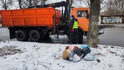 Жителів приватних секторів штрафуватимуть за сміття на узбіччях