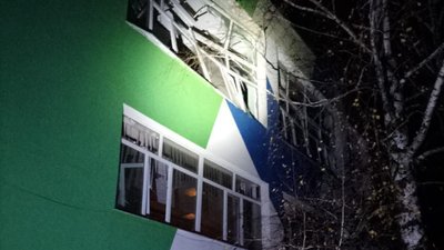 У Краснопіллі на Сумщині пошкоджені житлові будинки та навчальний заклад через атаку армії РФ У Краснопіллі на Сумщині пошкоджені житлові будинки та навчальний заклад через атаку армії РФ