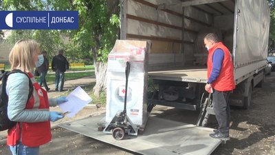 Інфекційні відділення лікарень на Донеччині отримали побутову техніку від "Червоного Хреста"