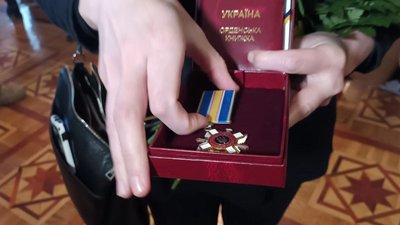 На Тернопільщині вручили нагороди сім’ям загиблих бійців На Тернопільщині вручили нагороди сім’ям загиблих бійців