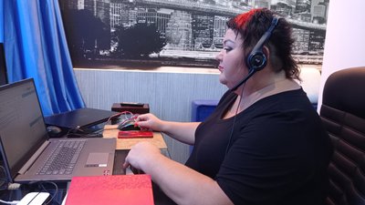 Жестова мова у Польщі: як нечуючим допомагають полтавські перекладачі Жестова мова у Польщі: як нечуючим допомагають полтавські перекладачі