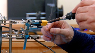 У вінницькому коледжі майструють дрони для оборонців У вінницькому коледжі майструють дрони для оборонців