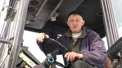 "Дорога "супер", аж випадають пломби із зубів". Реалії дороги на Прикарпатті "Дорога "супер", аж випадають пломби із зубів". Реалії дороги на Прикарпатті