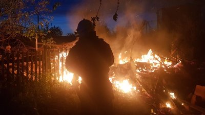 Армія РФ обстріляла Малу Данилівку: загорівся приватний будинок