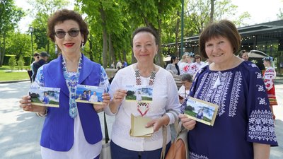 Як у Харкові відзначили День вишиванки: фоторепортаж Як у Харкові відзначили День вишиванки: фоторепортаж