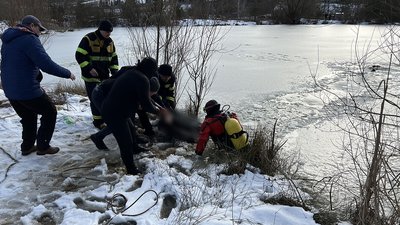 На Закарпатті з води дістали тіло 70-річного чоловіка На Закарпатті з води дістали тіло 70-річного чоловіка