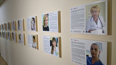 "Шануємо лікарів": на фотовиставці у Миколаєві представили 35 світлин медпрацівників регіону