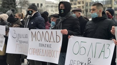 У Франківську люди протестують проти підвищення тарифів У Франківську люди протестують проти підвищення тарифів