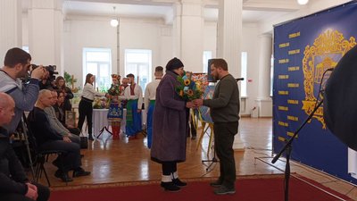 У Тернополі родинам загиблим захисників вручили нагороди У Тернополі родинам загиблим захисників вручили нагороди