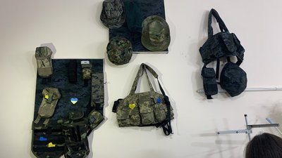 Тернопільські педагогині шиють військову амуніцію Тернопільські педагогині шиють військову амуніцію