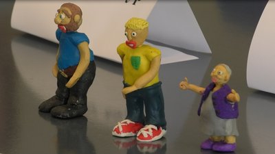 Ужгородський школяр ліпить героїв до пластилінового передвиборчого мультфільму