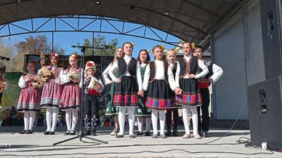 В Одеській області проходить міжнародний фестиваль болгарського танцю В Одеській області проходить міжнародний фестиваль болгарського танцю