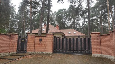 Правоохоронці розслідують вбивство бізнесмена у Брюховичах поблизу Львова Правоохоронці розслідують вбивство бізнесмена у Брюховичах поблизу Львова