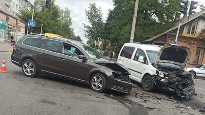 У Житомирі в ДТП постраждали двоє людей: пасажирку однієї з автівок шпиталізували до лікарні У Житомирі в ДТП постраждали двоє людей: пасажирку однієї з автівок шпиталізували до лікарні