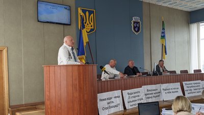 На Житомирщині жителі громади прийшли на сесію, аби виступити проти відновлення робіт на місцевому кар'єрі На Житомирщині жителі громади прийшли на сесію, аби виступити проти відновлення робіт на місцевому кар'єрі