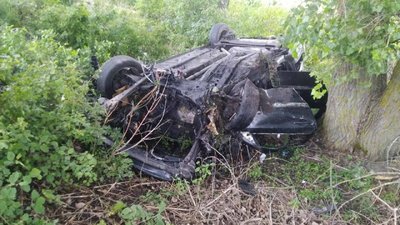 На Черкащині автівка злетіла в кювет і перекинулася: травмовані троє людей