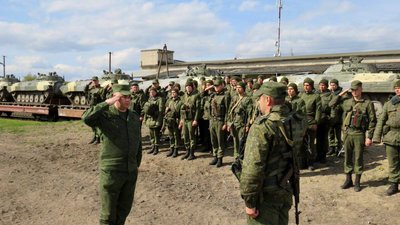 "Мінують дороги, мости, ведуть посилене патрулювання". У Білорусі очікують "будь-яких провокацій" з боку України