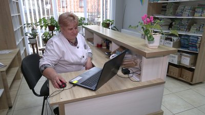 Прикрашає стіну амбулаторії: на Рівненщині жінка вишила мапу України Прикрашає стіну амбулаторії: на Рівненщині жінка вишила мапу України