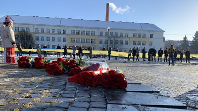 До Дня Соборності України в Ужгороді розгорнули 100-метровий державний прапор До Дня Соборності України в Ужгороді розгорнули 100-метровий державний прапор