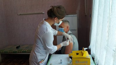 Запросили мобільну бригаду: в ОТГ на Черкащині вакцинувалися від коронавірусу