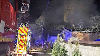 В Івано-Франківську рятувальники загасили пожежу будинку