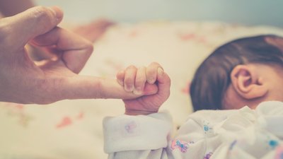 Телемедицина воєнного часу. На Миколаївщині породілля народжувала вдома