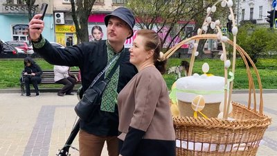 "Хочу жити й творити": боєць Тарас Пилипчук з Тернопільщини пише пісні на передовій "Хочу жити й творити": боєць Тарас Пилипчук з Тернопільщини пише пісні на передовій