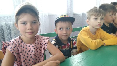 Діти для ЗСУ – на Житомирщині діти малювали малюнки та виготовляли обереги Діти для ЗСУ – на Житомирщині діти малювали малюнки та виготовляли обереги
