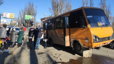 ДТП з маршруткою в Одесі. Кілька пасажирів отримали травми