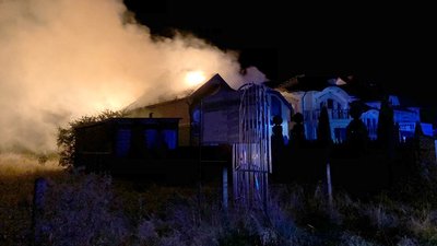На Закарпатті горів будинок, в який влучила блискавка