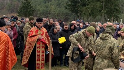 Саранчуківська громада прощається з бійцем Романом Мидляком Саранчуківська громада прощається з бійцем Романом Мидляком