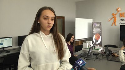 У Житомирі студентки розробили мобільний додаток для вивчення хімії