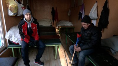 У Рівному бездомні гріються у кімнаті обігріву. Хто ще та якими послугами там користується У Рівному бездомні гріються у кімнаті обігріву. Хто ще та якими послугами там користується