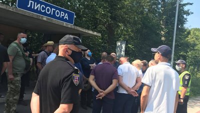 Під Вінницею АТОвці перекривали дорогу: що вимагали Під Вінницею АТОвці перекривали дорогу: що вимагали