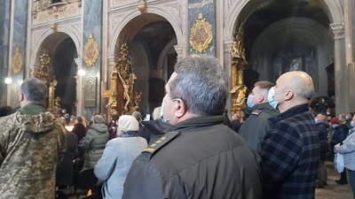 На Личаківському кладовищі у Львові вшанували пам'ять загиблих захисників України На Личаківському кладовищі у Львові вшанували пам'ять загиблих захисників України
