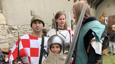 У Галицькому замку на Франківщині відтворили історичну посвяту в лицарі У Галицькому замку на Франківщині відтворили історичну посвяту в лицарі