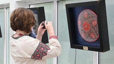 Посольство України в Болгарії організувало виставку кримськотатарської культури в Софії Посольство України в Болгарії організувало виставку кримськотатарської культури в Софії