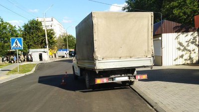 У Черкасах вантажівка збила жінку