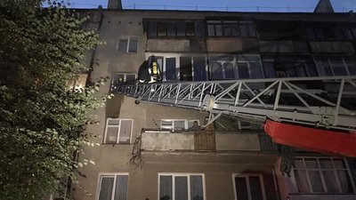 В Івано-Франківську гасили пожежу в багатоповерхівці