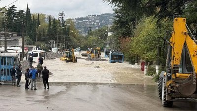 В Ялті через негоду підтопило тролейбусний парк