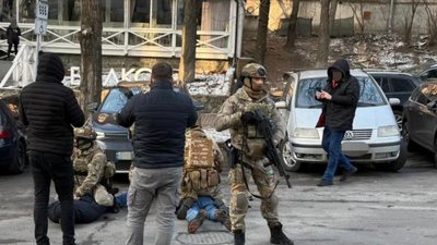 Затримання підозрюваних в організації каналу незаконного переправлення через кордон