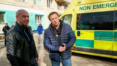 Діаспоряни з Великобританії передали в Тернопіль автомобілі швидкої допомоги
